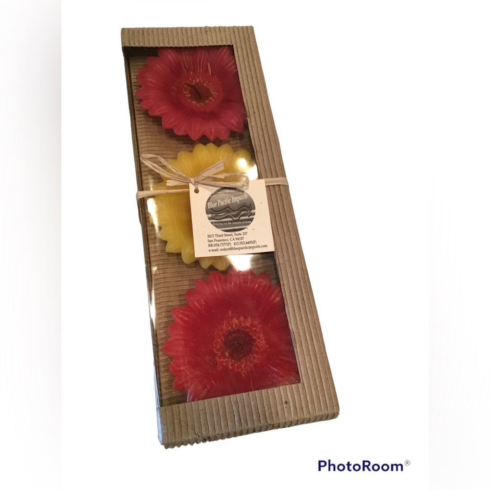 Blue Pacific Imports floating Gerbera Daisy candles
